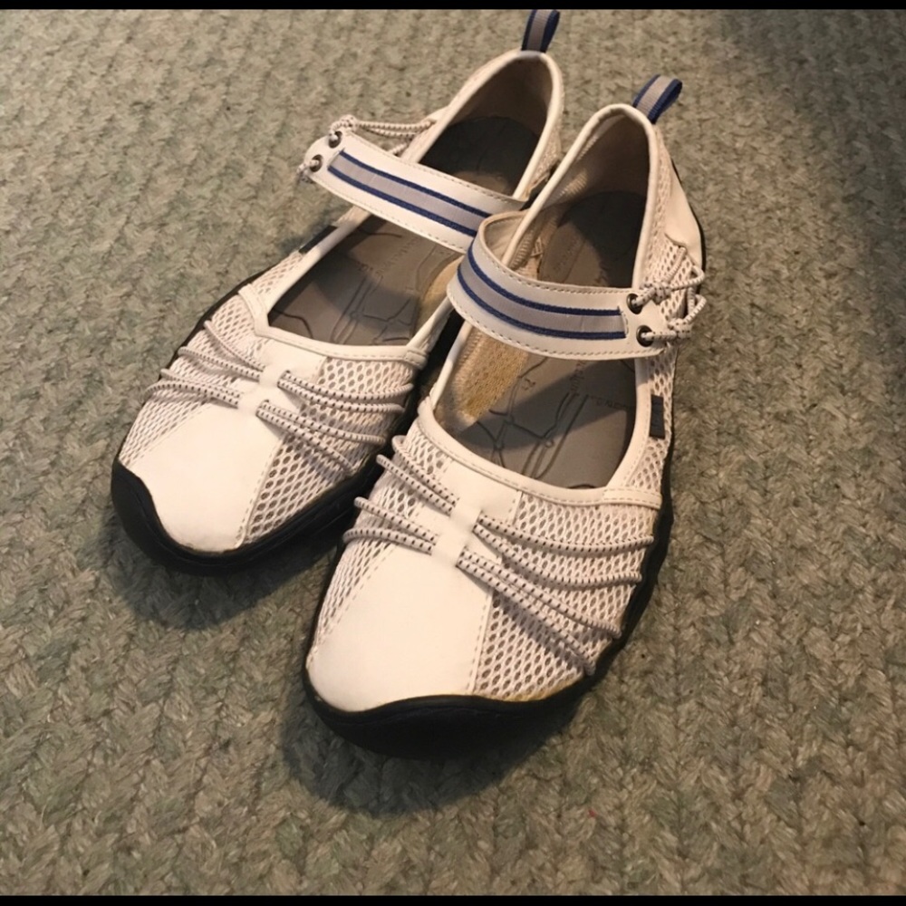 *ISO* J-41 Tribal barefoot shoes! Size 9, 9.5 or 10 THANKS! 😊